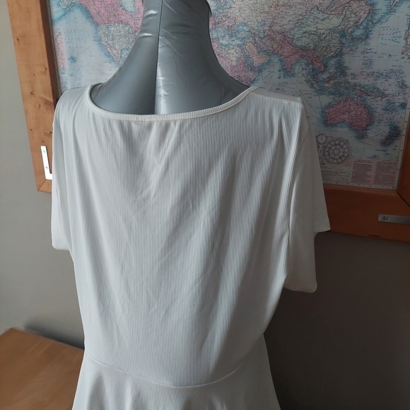 SHEIN Plus White Short Sleeve Top with Gold Zipper Peplum style Women's Size 3XL - Picture 6 of 10